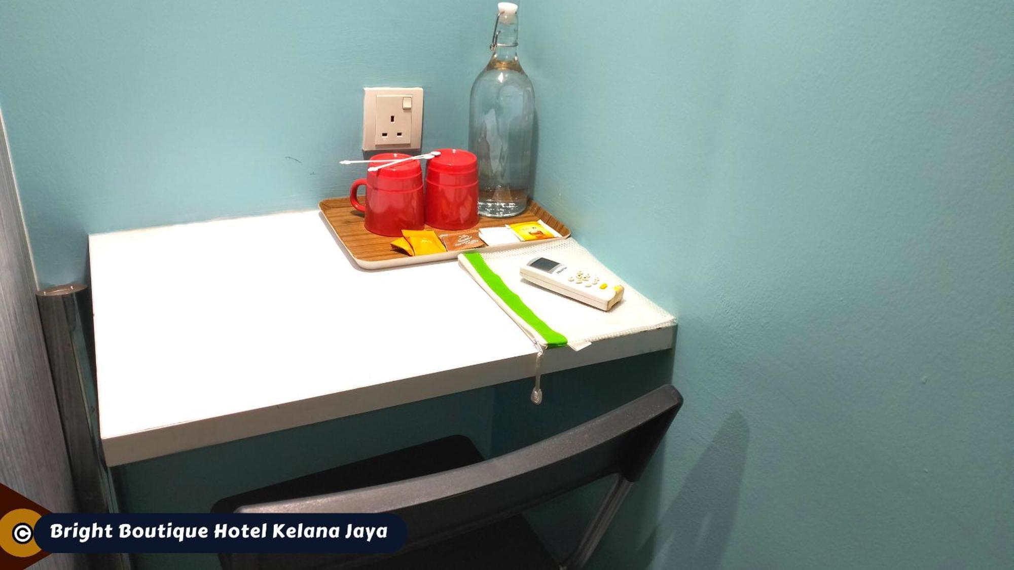 Bright Boutique Hotel Kelana Jaya Петалинг-Джая Экстерьер фото